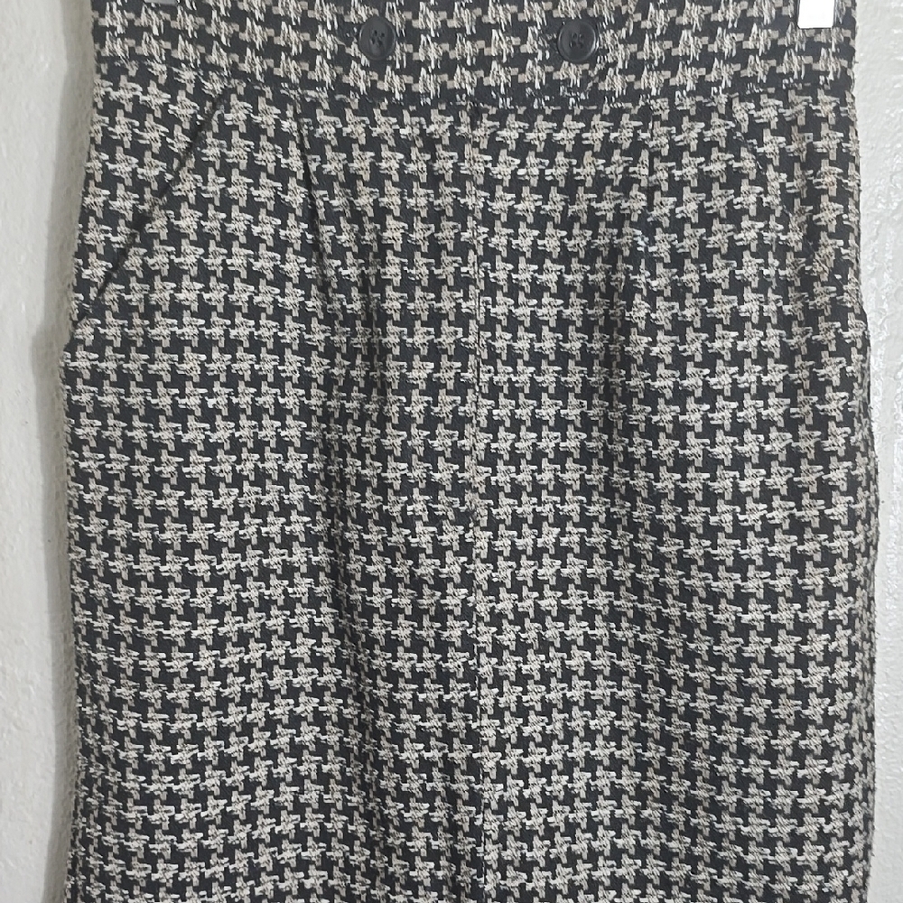 Diane Von Furstenberg Black and Beige Knee-Length Pencil Skirt. - Picture 2 of 8